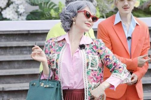 Nữ ca sĩ trở thành 'gián điệp khổ nhất thế giới' xách Hermès nửa tỷ đồng chơi game show