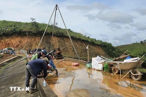 Bơm hóa chất và bê tông gia cố đập hồ thủy lợi Cay An