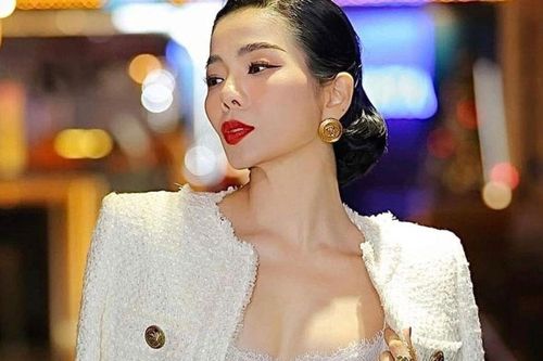 Lệ Quyên bỏ 1,6 tỷ tậu một chiếc túi xách, ai nhìn vào cũng bảo 'gu lạ'