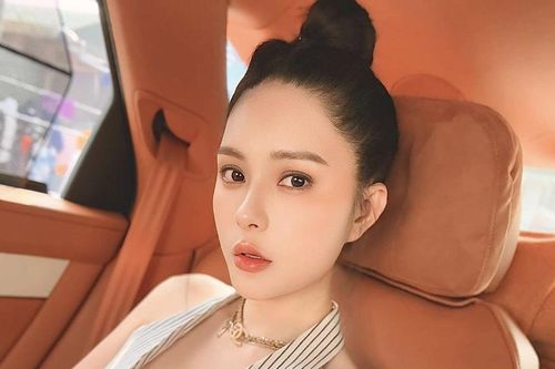 Cách dùng túi hiệu của Đoàn Di Băng