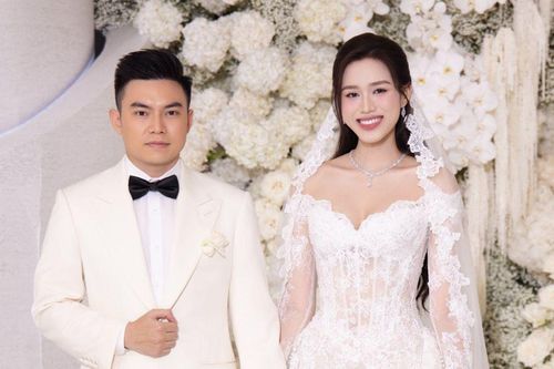 Đỗ Thị Hà diện váy ren xuyên thấu gợi cảm, đẹp như nữ thần ở đám cưới cổ tích với thiếu gia nghìn tỷ