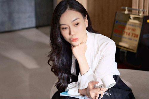 Phương Oanh 'phá đảo' màn ảnh với gu thời trang đầy uy lực