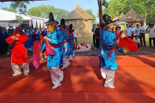Đắm say các làn điệu dân ca, dân vũ