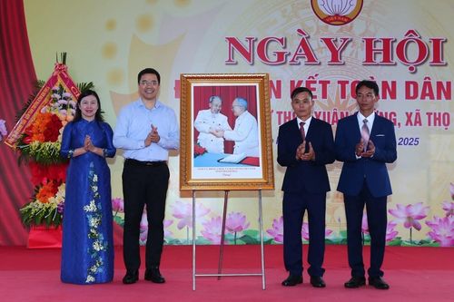 Phó Bí thư Thường trực Tỉnh ủy Nguyễn Hồng Phong: Đoàn kết, đồng lòng xây dựng Xuân Cường sớm trở thành thôn kiểu mẫu