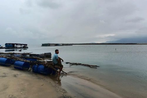 Xác xơ làng chài sau cơn bão dữ...