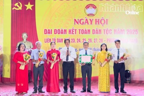 Phó Chủ tịch Thường trực UBND tỉnh Nguyễn Long Biên dự Ngày hội Đại đoàn kết toàn dân tộc tại phường Phan Rang