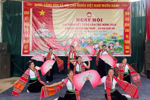Khu dân cư bản Dền Thàng (xã Sin Suối Hồ): Ngày hội Đại đoàn kết toàn dân tộc năm 2025