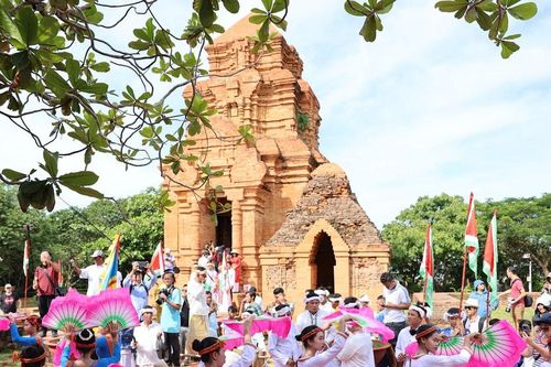 Katê - lối về miền Chăm