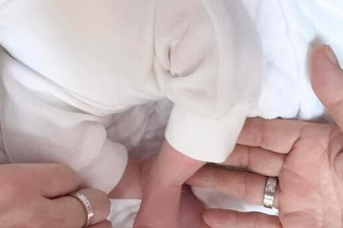 Phương Lê lần đầu hé lộ ảnh con gái với NSƯT Vũ Luân