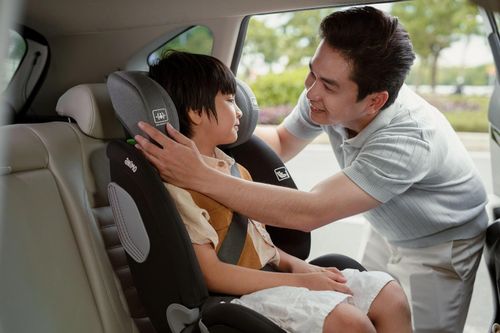 Từ 1/1/2026: Bắt buộc sử dụng ghế an toàn cho trẻ em khi đi ô tô