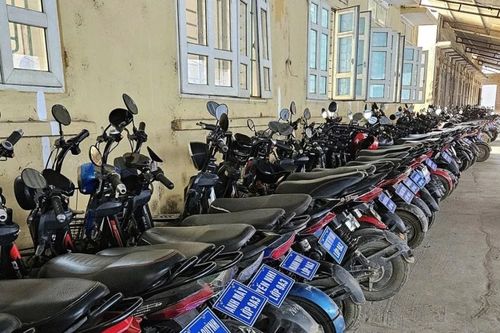 Phú Thọ: Hàng trăm học sinh gắn biển tên lên xe đạp điện, nâng cao ý thức an toàn giao thông