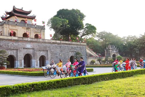 Việt Nam lập kỷ lục đón khách quốc tế, cao nhất lịch sử