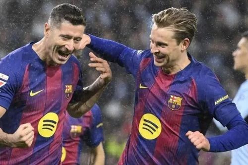 Barcelona thu hẹp khoảng cách với Real Madrid