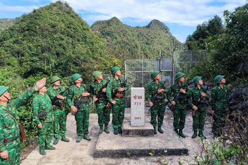 Giữ vững biên cương - thắm tình quân dân