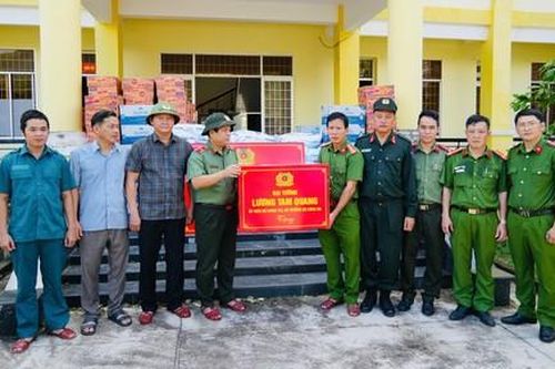 Bộ Công an hỗ trợ người dân tỉnh Đắk Lắk khắc phục hậu quả bão số 13