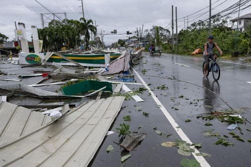 Philippines tan hoang sau khi bão Fung-Wong càn quét trong đêm