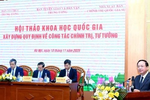 Tiếp tục xây dựng Đảng vững về chính trị, mạnh về tư tưởng