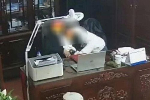 Ninh Bình: Công an đang xác minh clip người đàn ông 'thân mật' với nhiều phụ nữ ở Hải Hậu