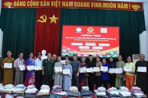 1.000 suất quà đến người dân vùng lũ với mong ước sớm ổn định cuộc sống