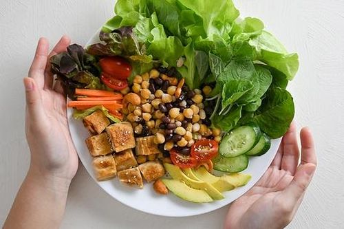 Chế độ dinh dưỡng hỗ trợ phòng bệnh không lây nhiễm cho người nhiễm HIV