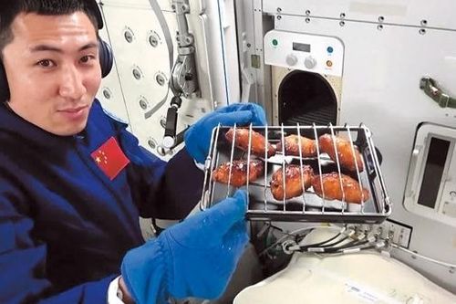 Nướng gà trên trạm vũ trụ