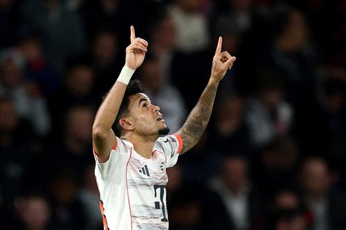 Liverpool phạm sai lầm khó tin với Luis Diaz