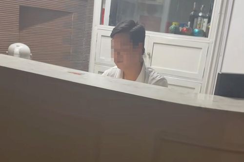 Khách khẩu chiến với lễ tân khách sạn vì bị hủy phòng lúc 2h sáng