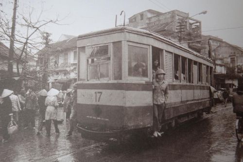 Ngắm Hà Nội năm 1987 qua bộ ảnh được chụp từ tàu điện