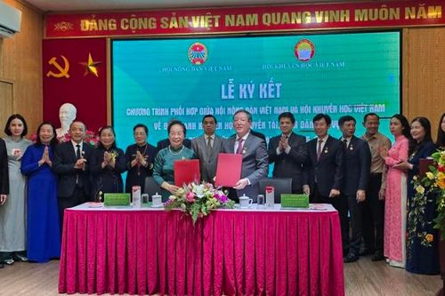 Tiếp tục phát triển các chương trình tôn vinh nông dân tự học