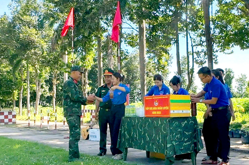 Đoàn viên tiếp sức mùa huấn luyện
