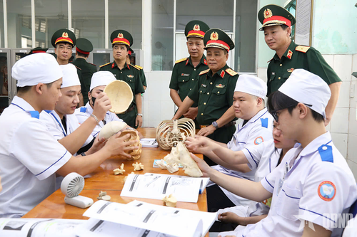 Chủ nhiệm Tổng cục Hậu cần- Kỹ thuật kiểm tra Trường Cao đẳng Hậu cần 2