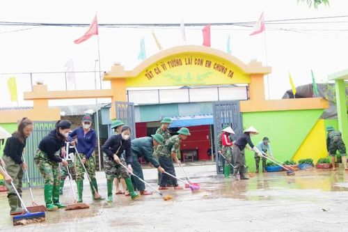 Hà Tĩnh: Hoàn thành vệ sinh môi trường, xử lý nước sinh hoạt sau lũ