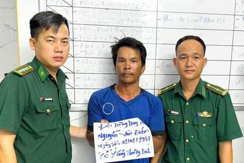 Bắt giữ đối tượng truy nã trốn trên tàu cá ở Gành Hào
