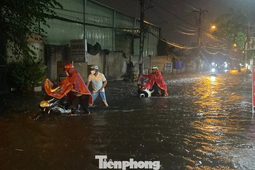 TPHCM chuyển lạnh, sắp đón đợt mưa lớn diện rộng