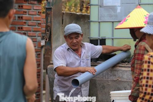Gia Lai huy động xe tiếp nước cho người dân sau bão