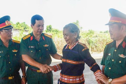 'Sao sáng buôn làng' thắp sáng biên cương
