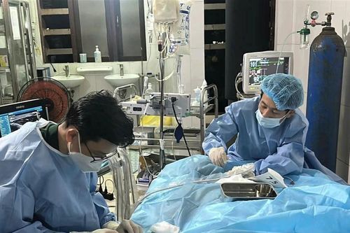 Ca cấp cứu đặc biệt vận chuyển bằng trực thăng với người đàn ông mất 3 lít máu