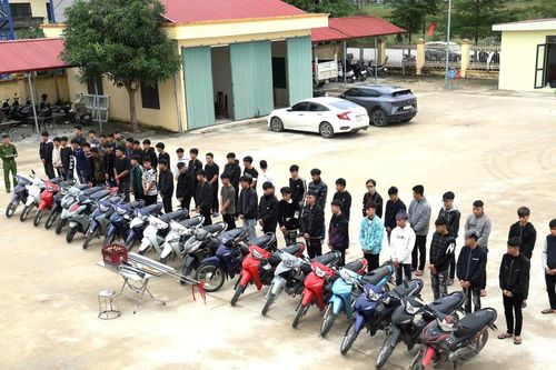 Công an triệu tập 70 thanh thiếu niên mang hung khí tụ tập gây rối ban đêm