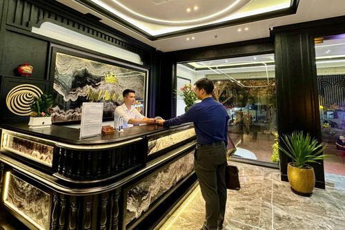 Loạt khách sạn 'Royal' ở Hà Nội kêu oan: 'Chúng tôi không liên quan'