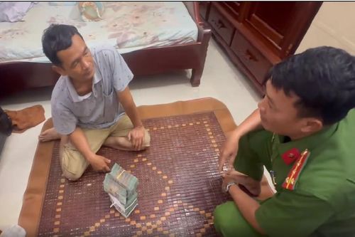 Nhân viên ngân hàng tá hỏa vì 1,8 tỷ đồng để trong cốp xe máy biến mất