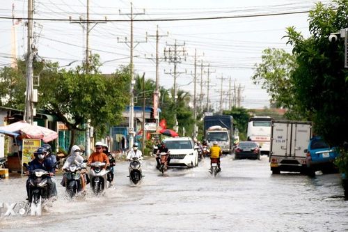 Lâm Đồng: Mưa lớn kèm hồ thủy lợi xả lũ khiến nhiều nơi ngập sâu