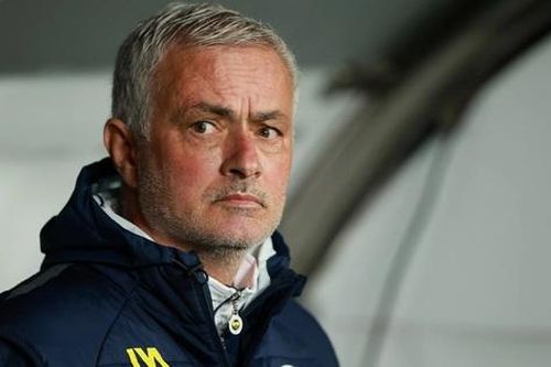 Choáng với hóa đơn khách sạn của HLV Mourinho