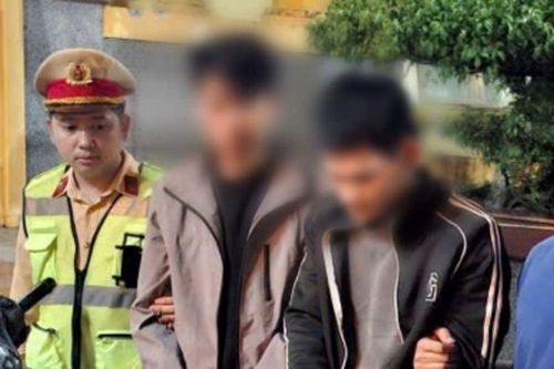 2 thanh niên có biểu hiện bất thường lúc đêm muộn, Công an kiểm tra liền phát hiện điều ngờ