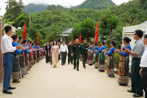 Chỉ huy trưởng Bộ CHQS tỉnh dự Ngày hội Đại đoàn kết toàn dân tộc tại xã Sơn Thủy