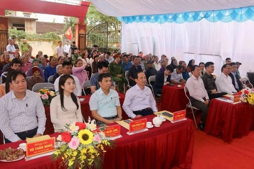 Phó Chủ tịch Thường trực HĐND tỉnh Lê Tiến Lam dự Ngày hội Đại đoàn kết toàn dân tộc tại xã Thiệu Hóa