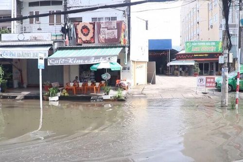 Triều cường tại Cà Mau dâng cao kỷ lục