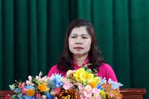 Phó Chủ tịch HĐND tỉnh Lâm Thị Hương Thành dự giao ban với bí thư chi bộ, trưởng thôn ở xã Hoàng Vân