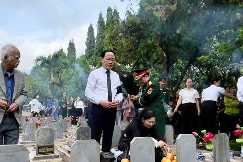 Trang nghiêm, xúc động lễ truy điệu và an táng 18 hài cốt liệt sĩ hy sinh tại Ia Boòng