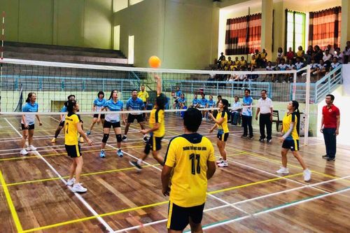 Xã Vạn Ninh khai mạc Giải bóng chuyền hơi ngành Giáo dục lần thứ I