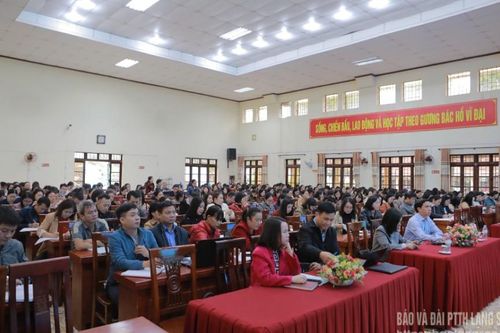 Hơn 280 đại biểu tham dự tập huấn, bồi dưỡng phương pháp dạy học sinh khuyết tật